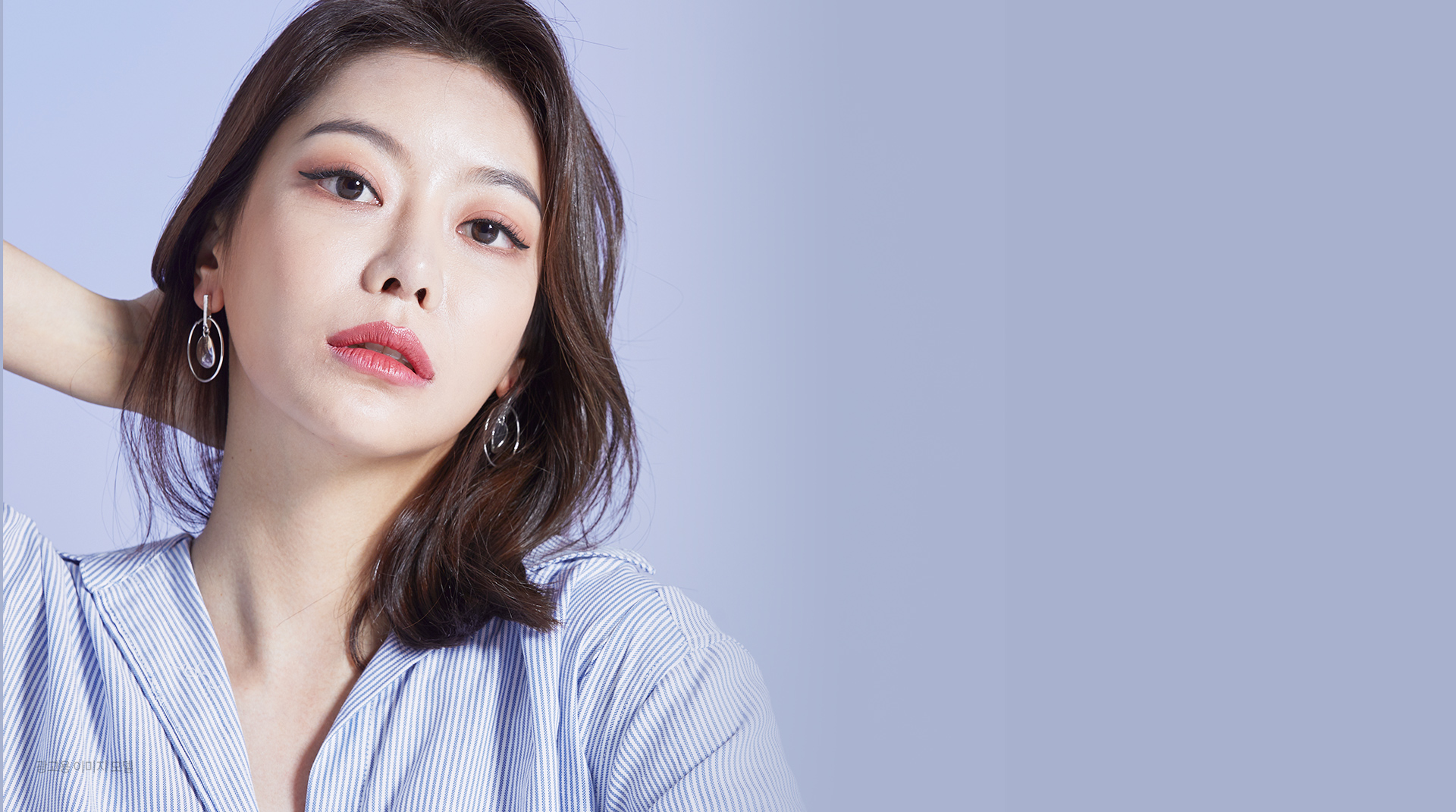 W자 절개로 낮은붓기, 리프팅 지속성 기대! 미앤미 W미니리프팅